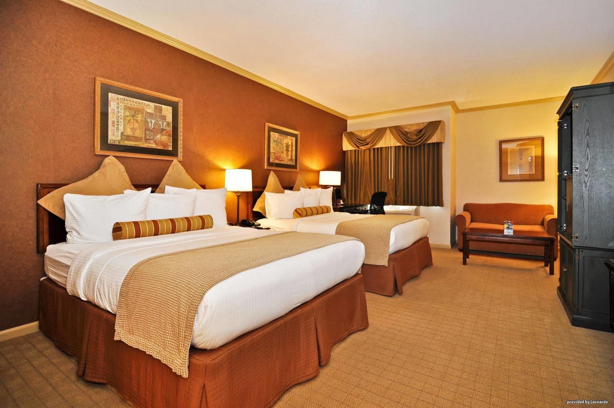 Best Western Plus Palm Court Hotel Davis Cameră foto