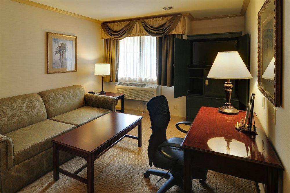 Best Western Plus Palm Court Hotel Davis Cameră foto